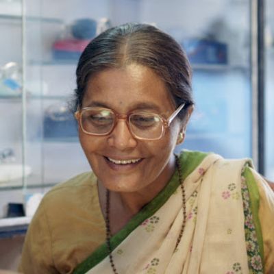  Usha Naik